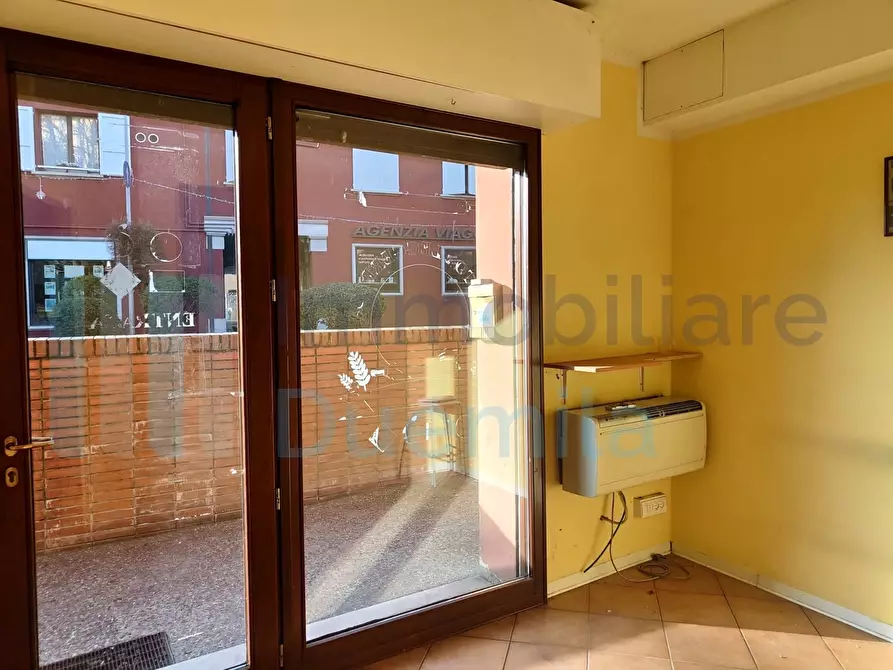 Immagine 3 di Locale commerciale in vendita  a Zola Predosa