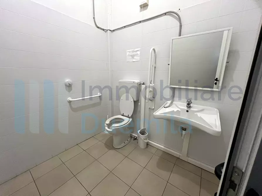 Immagine 26 di Locale commerciale in affitto  a Sant'agata Bolognese