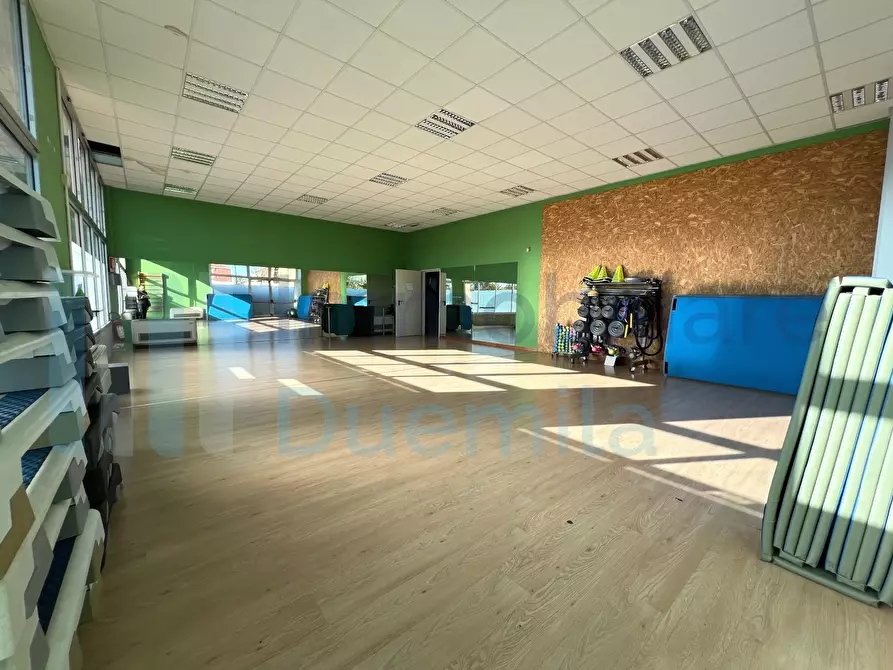 Immagine 11 di Locale commerciale in affitto  a Sant'agata Bolognese