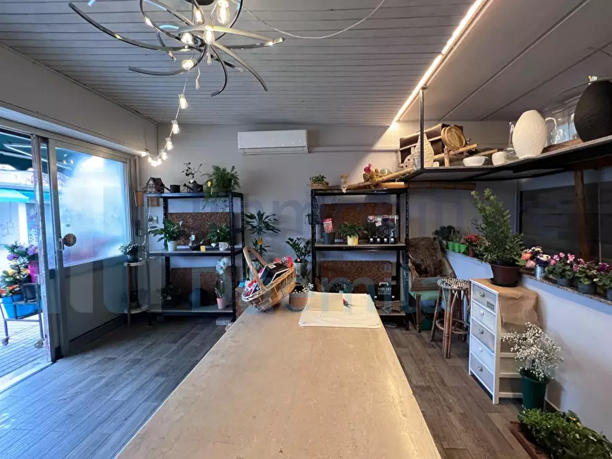 Immagine 10 di Attività commerciale in vendita  a Bologna