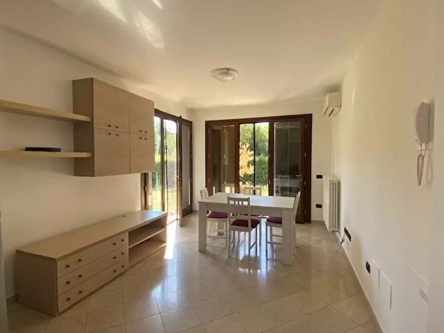 Immagine 7 di Bilocale in affitto  a Desenzano Del Garda