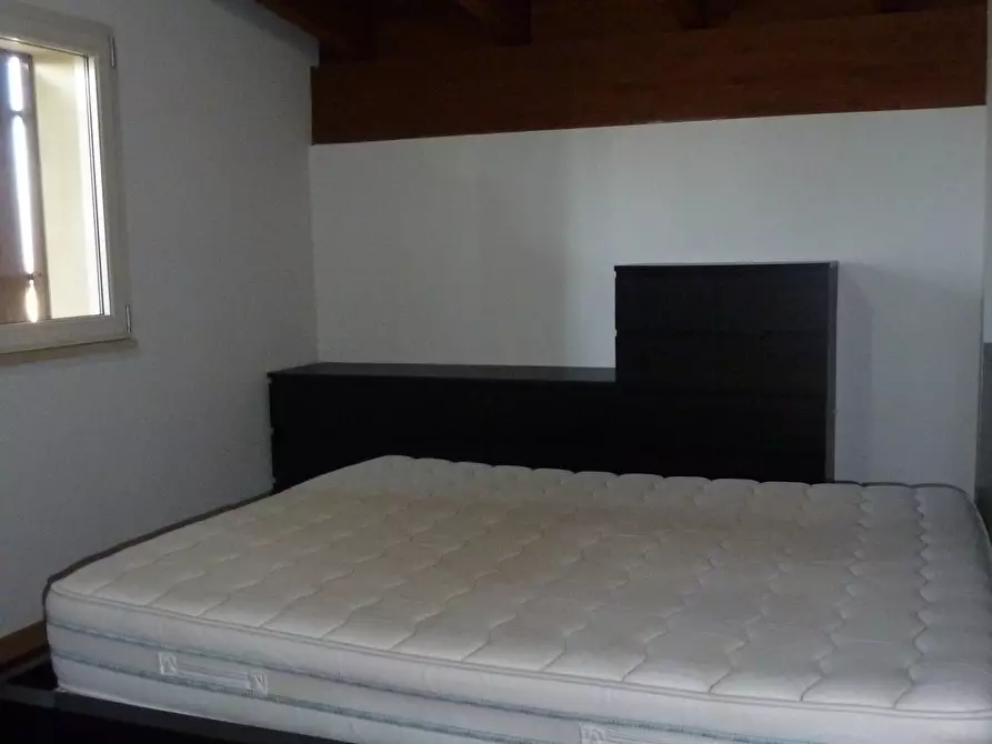 Immagine 5 di Mansarda in affitto  a Desenzano Del Garda