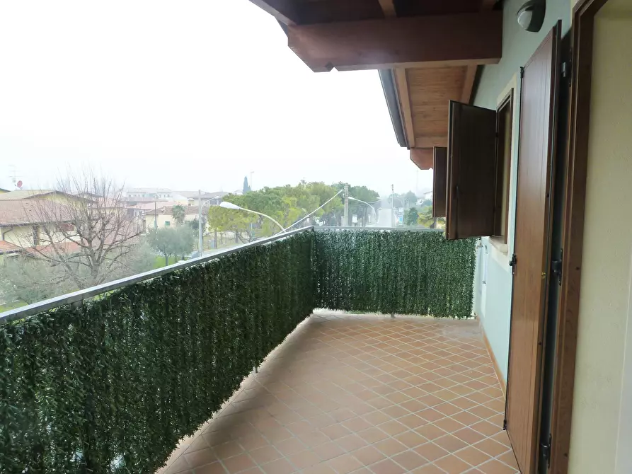 Immagine 8 di Mansarda in affitto  a Desenzano Del Garda