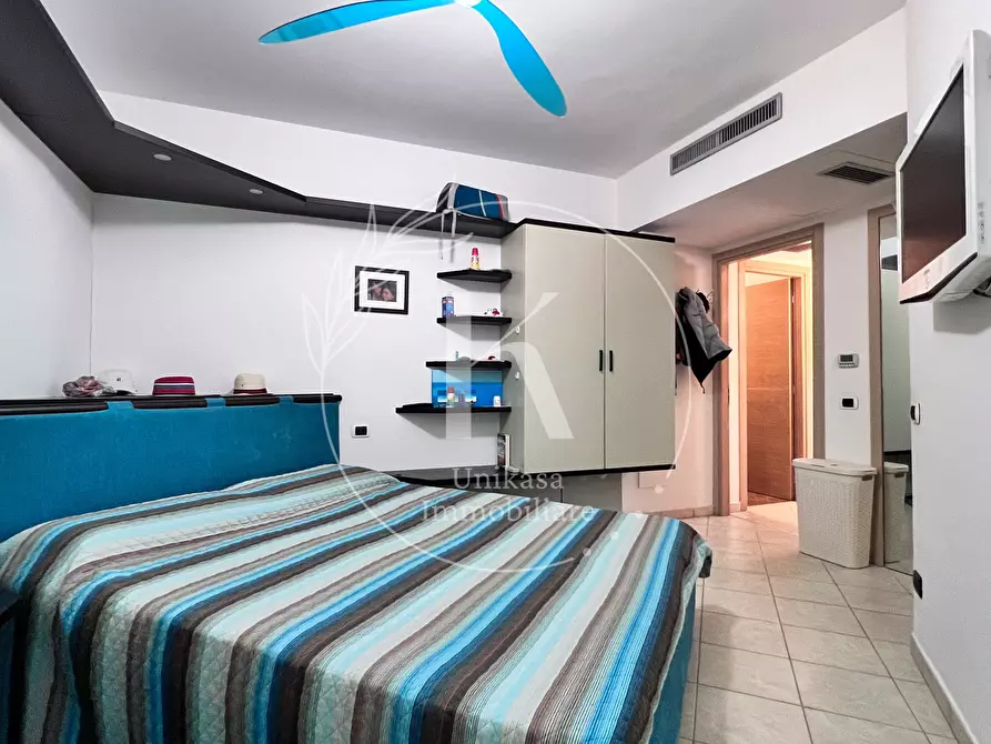 Immagine 28 di Quadrilocale in vendita  in Via Aurelia 454 a Vado Ligure