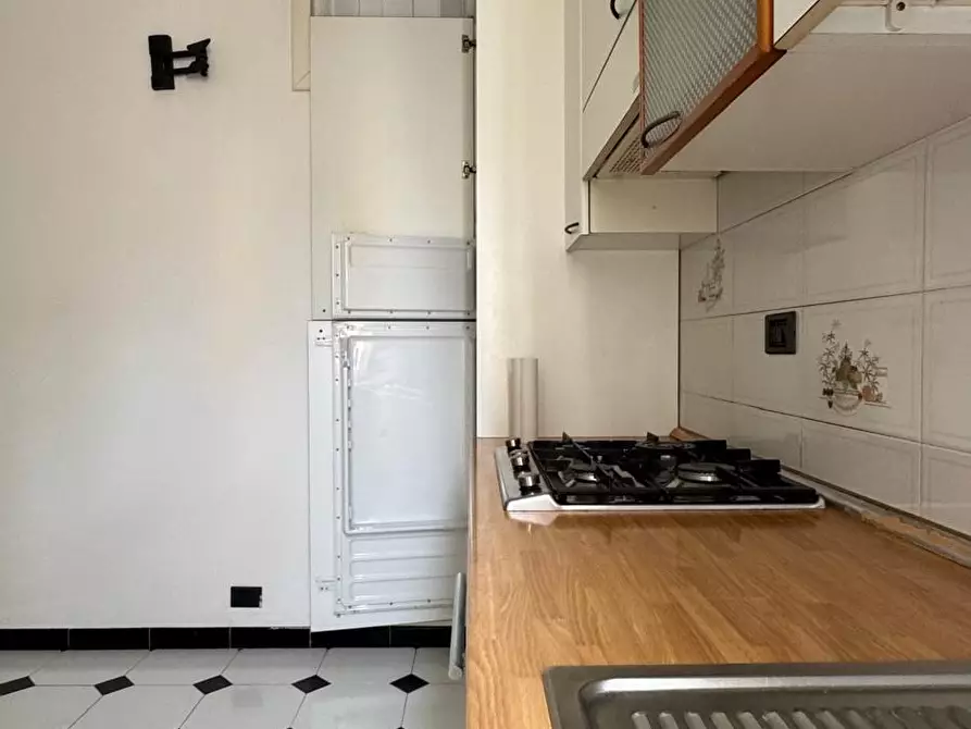 Immagine 7 di Quadrilocale in vendita  in Via Giacomo Leopardi a Savona