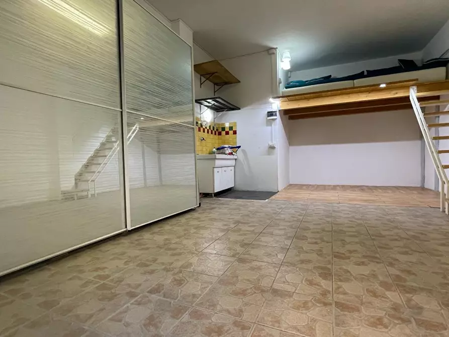 Immagine 13 di Garage in vendita  in Via Privata Olivetta a Savona