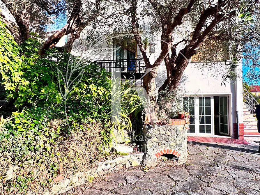 Immagine 25 di Villa in vendita  in Via Bellavista 12 a Savona