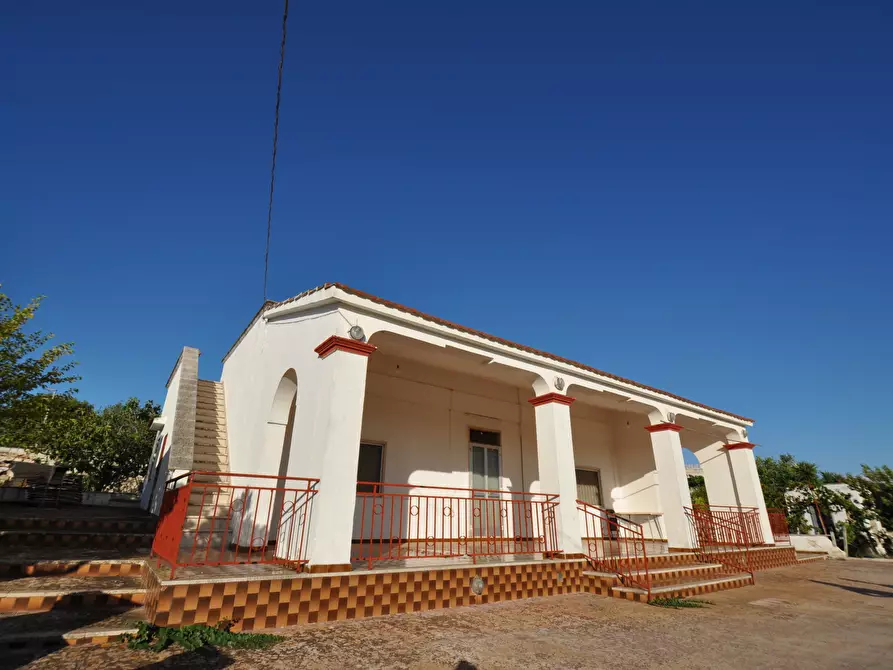 Immagine 1 di Villa in vendita  in SP28 33 a Ostuni