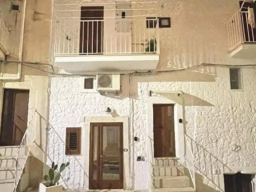 Immagine 1 di Casa indipendente in vendita  in Via Alfonso Pomes a Ostuni