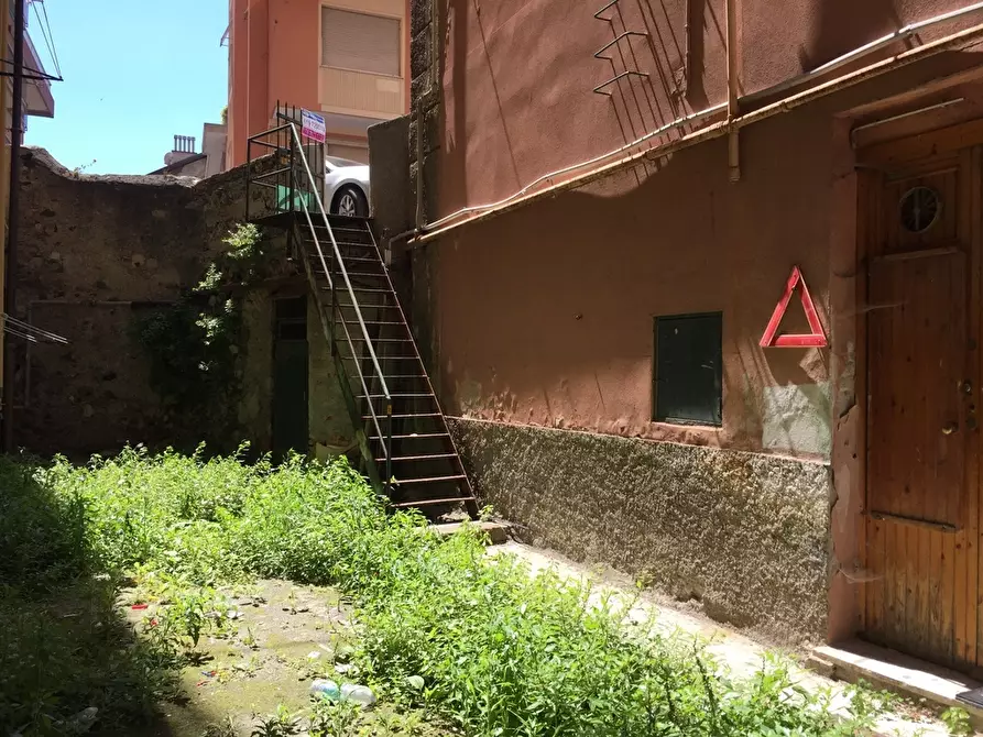 Immagine 2 di Magazzino in vendita  a Genova