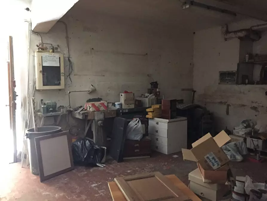 Immagine 10 di Magazzino in vendita  a Genova