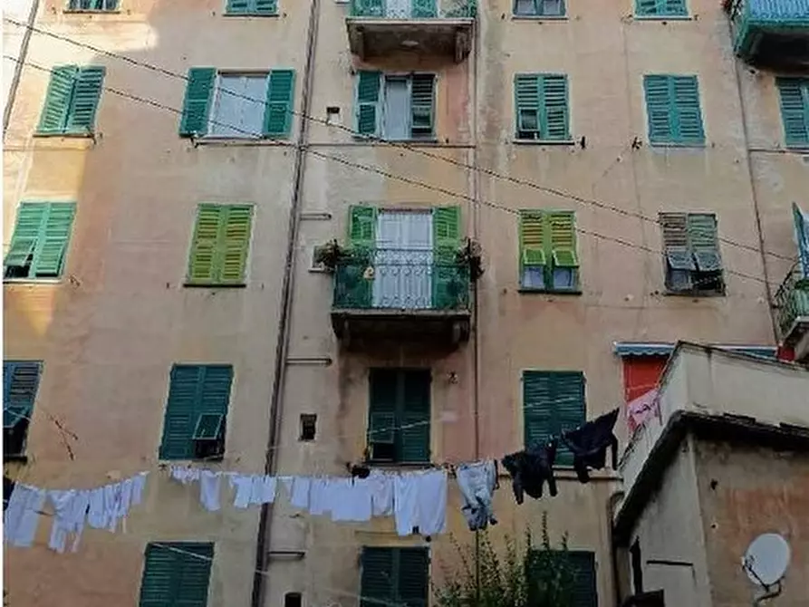 Immagine 1 di Pentalocale in vendita  in Via Natale Gallino 13 a Genova