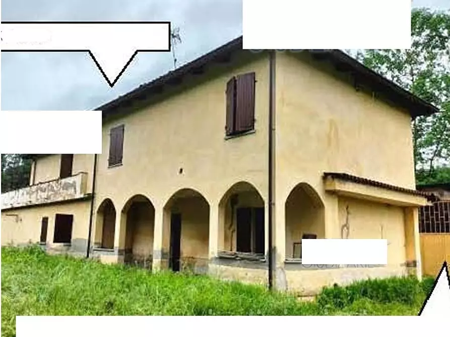 Immagine 1 di Villa in vendita  in Frazione Serravalle 232 a Asti