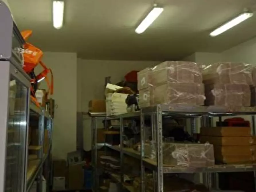 Immagine 3 di Locale commerciale in vendita  in Via di Creto 13A a Genova