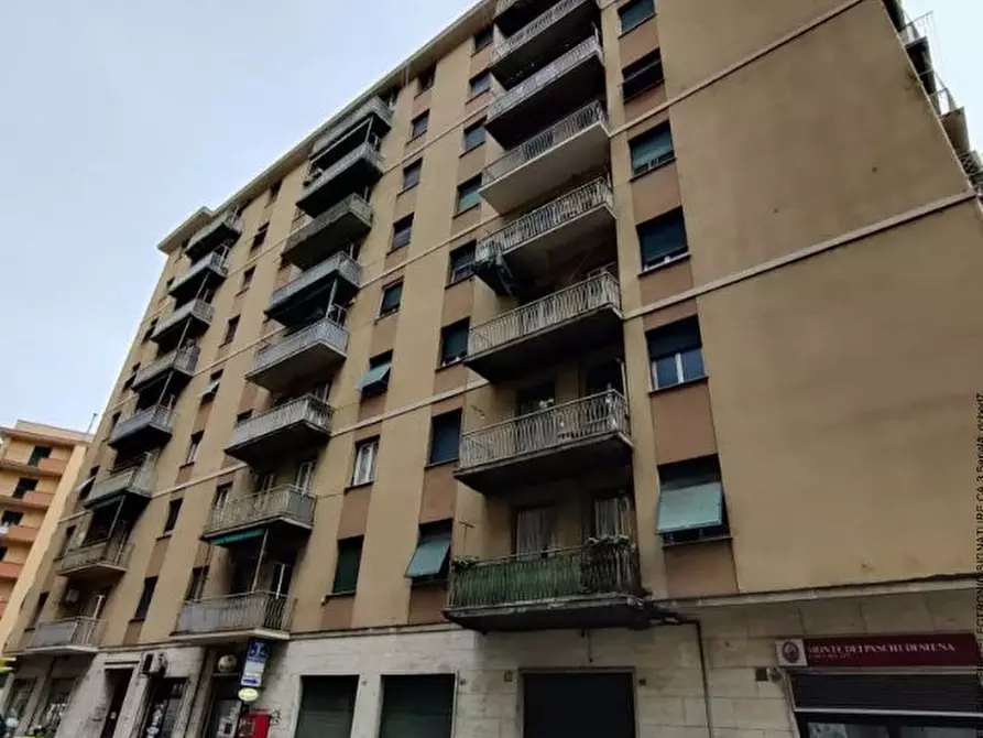 Immagine 1 di Pentalocale in vendita  in Via Piacenza 5A a Genova