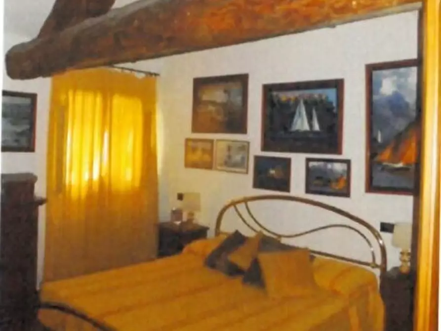 Immagine 4 di Pentalocale in vendita  in Vico delle Compere 2 a Genova