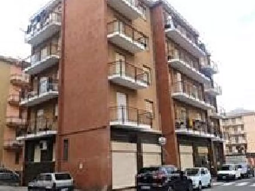 Immagine 1 di Locale commerciale in vendita  in Via Cirano Bellotto 21R a Quiliano
