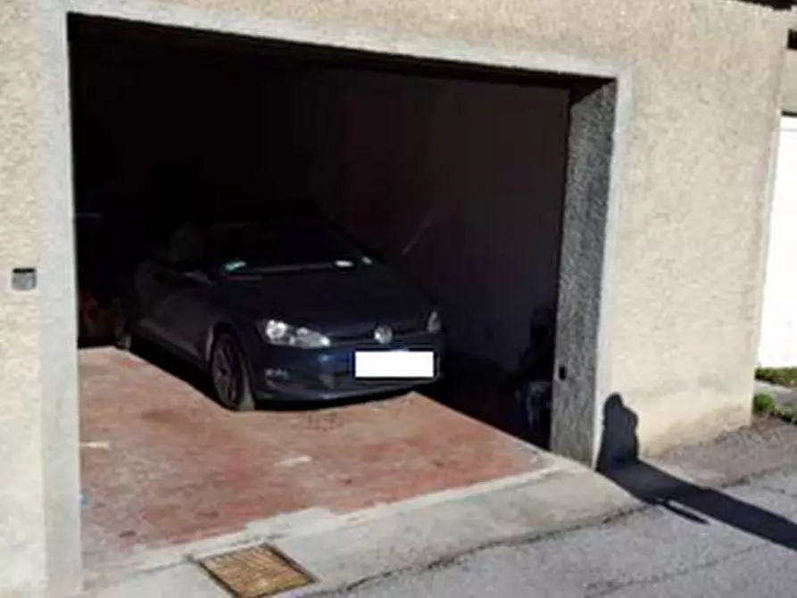 Immagine 1 di Garage in vendita  in Via Tre Pini 75 a Genova