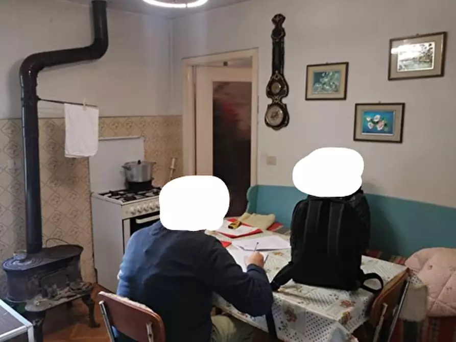 Immagine 3 di Trilocale in vendita  in Frazione Teviggio 14 a Varese Ligure