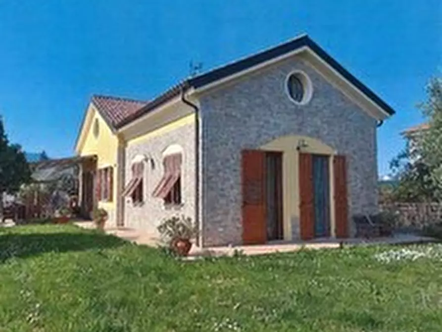 Immagine 1 di Villa in vendita  in Regione Rollo 117 a Albenga
