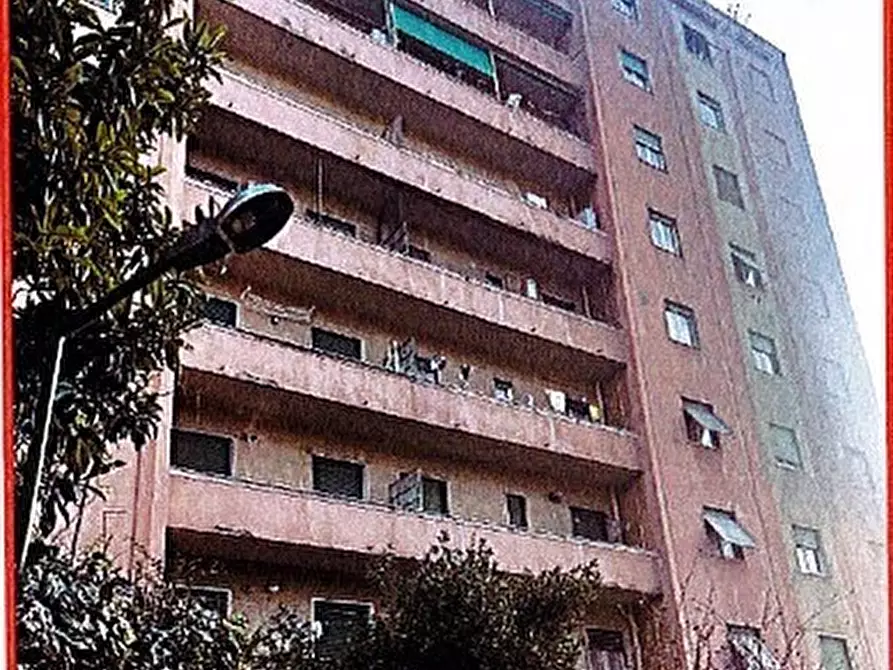 Immagine 1 di Pentalocale in vendita  in Via Aurelio Robino 152 a Genova