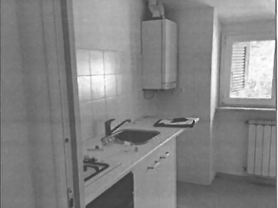 Immagine 3 di Pentalocale in vendita  in Via Brigate Partigiane 192 a Follo