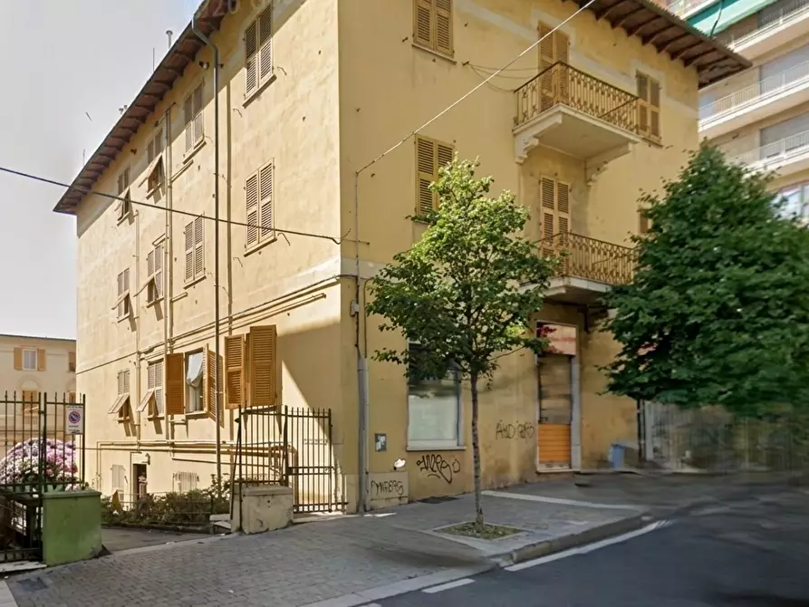 Immagine 1 di Pentalocale in vendita  in Viale Carlo Canepa 10 a Genova