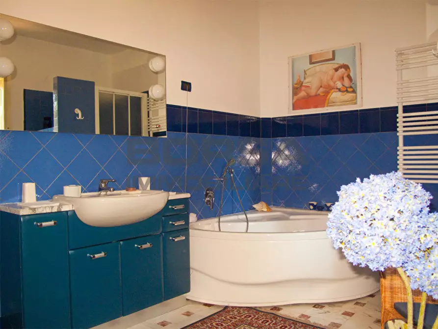 Immagine 3 di Villa in vendita  in Via Bayron 2 a Livorno