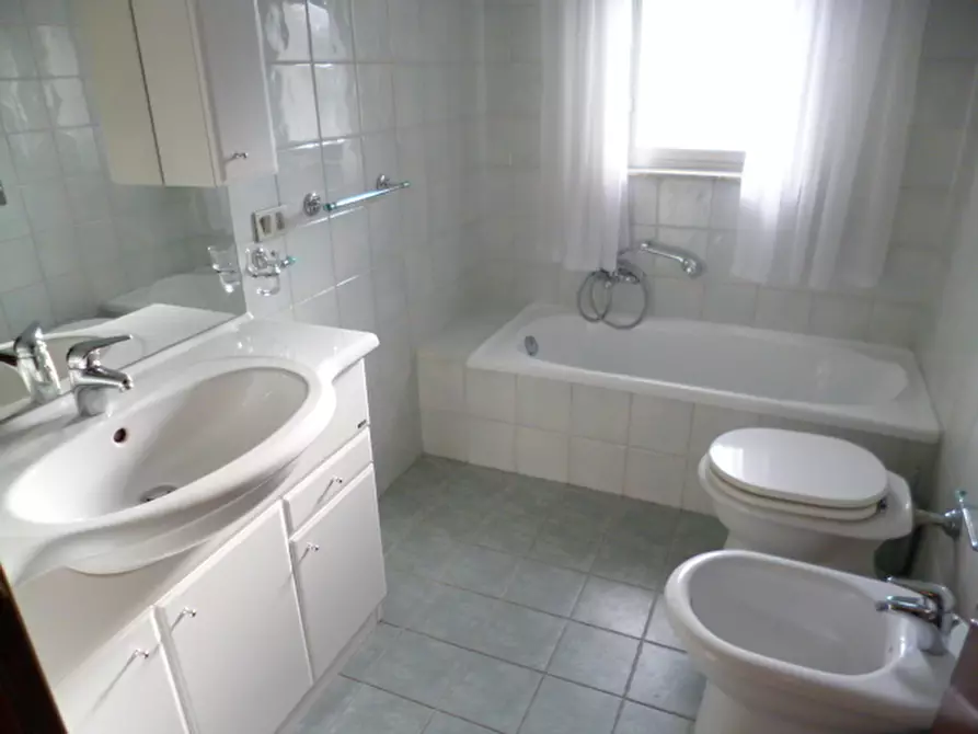 Immagine 13 di Pentalocale in vendita  a Ragusa