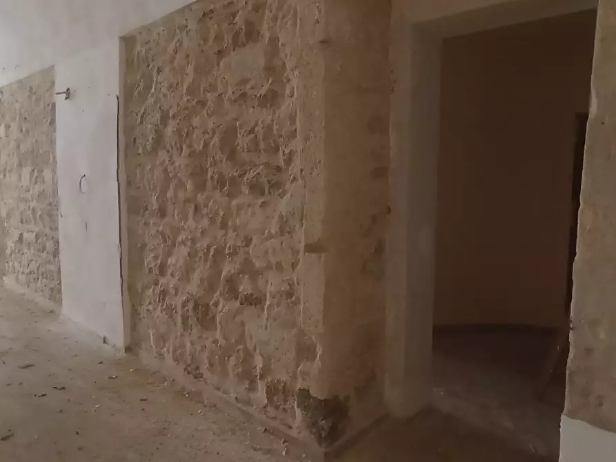 Immagine 6 di Locale commerciale in affitto  a Ragusa