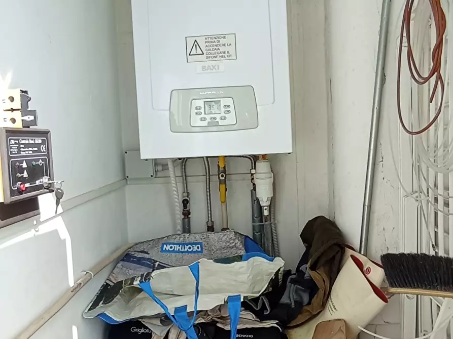 Immagine 9 di Pentalocale in vendita  a Ragusa