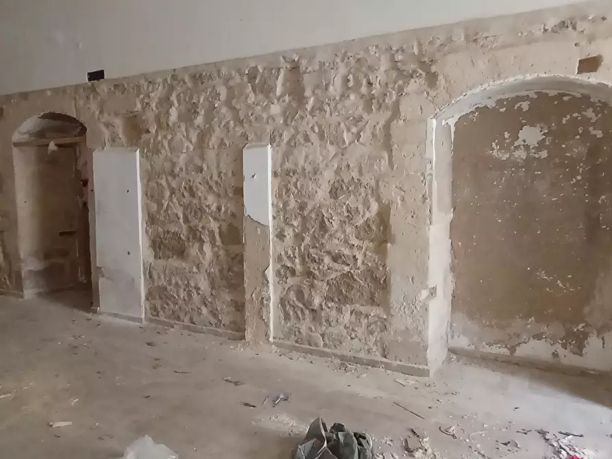 Immagine 3 di Locale commerciale in affitto  a Ragusa