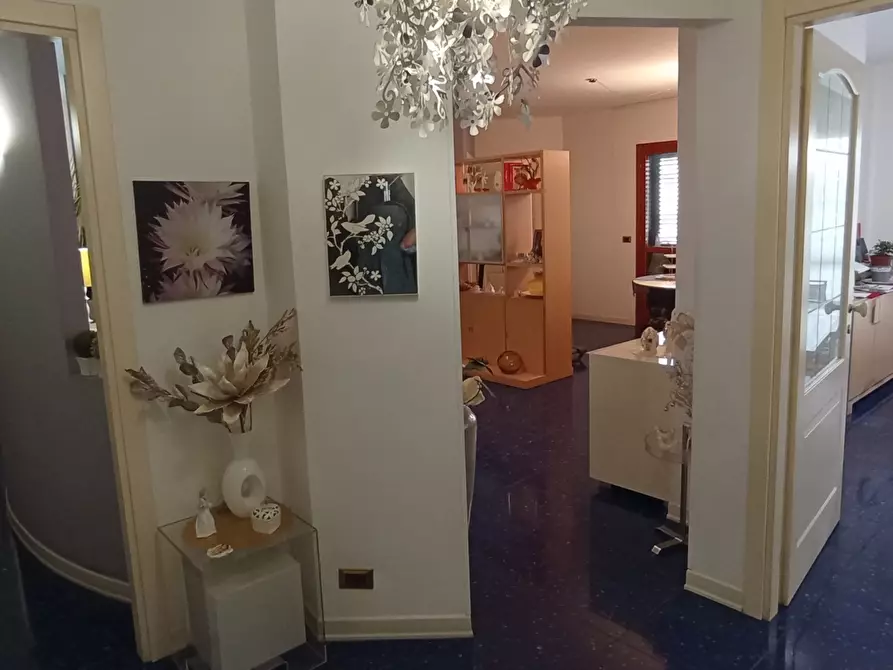 Immagine 11 di Pentalocale in vendita  a Ragusa