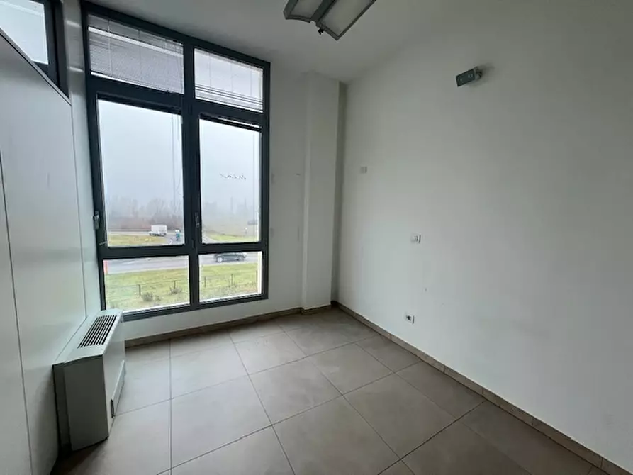 Immagine 21 di Ufficio in vendita  a Cesena