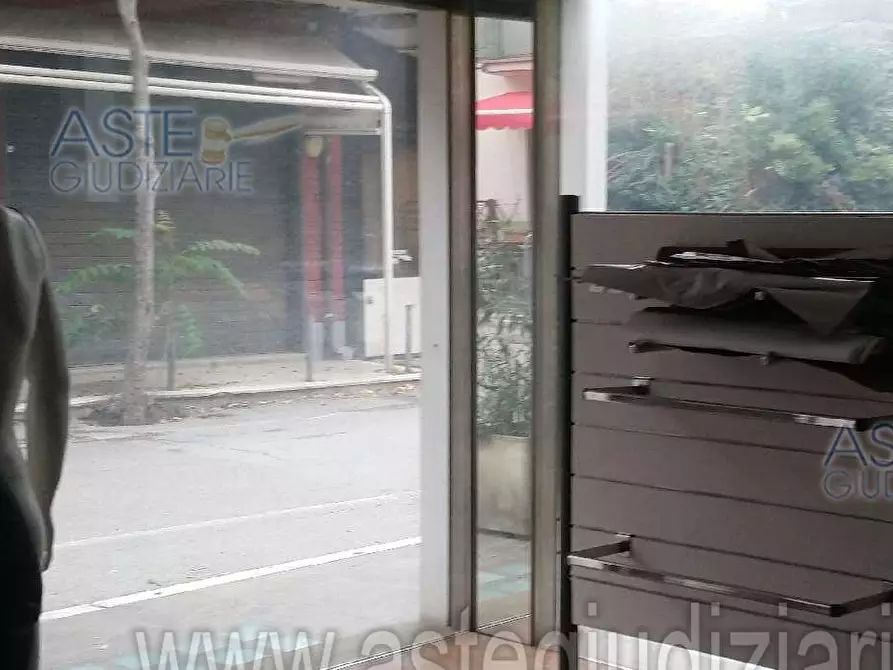 Immagine 3 di Locale commerciale in vendita  a Bellaria-Igea Marina