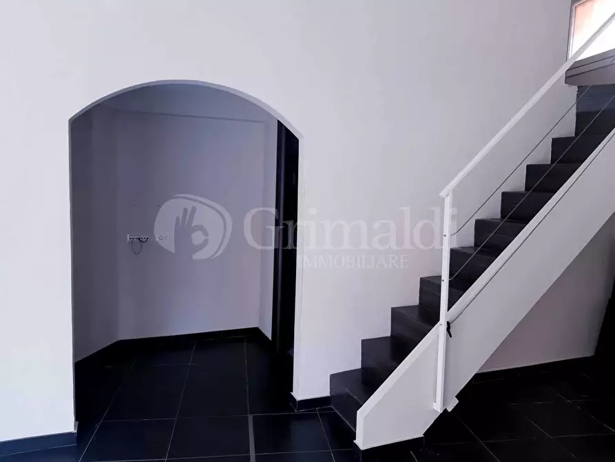 Immagine 5 di Locale commerciale in affitto  in Via Francesco Breschi 2 a Anzio