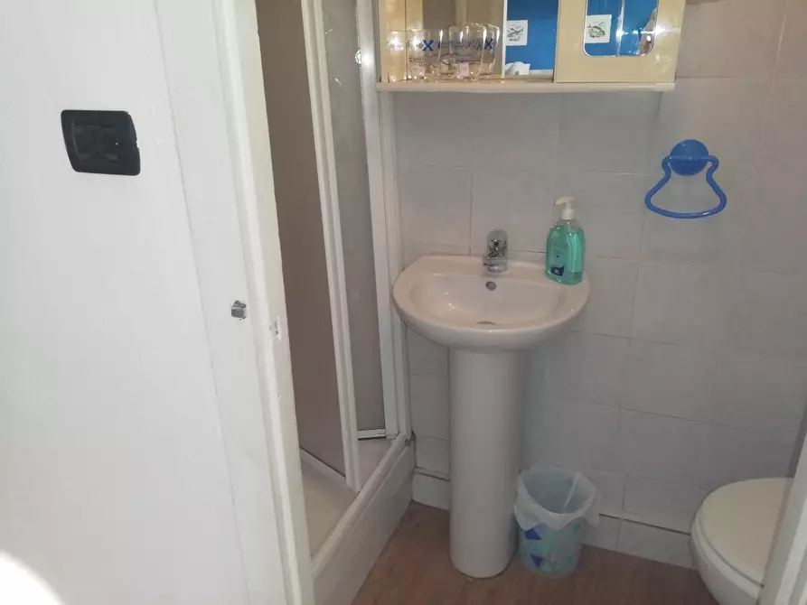 Immagine 11 di Bilocale in vendita  in Via Giuseppe Garibaldi 32 a Sestri Levante