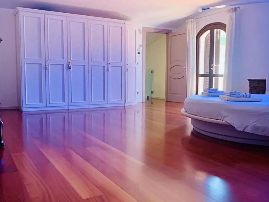 Immagine 23 di Villa in affitto  a Livorno