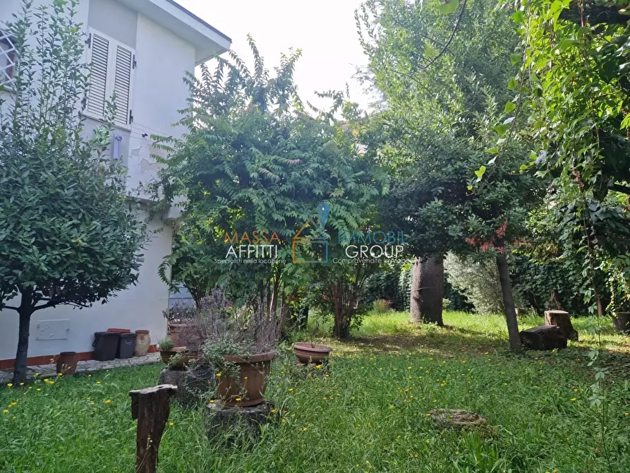 Immagine 2 di Villa in vendita  in Viale XX Settembre 247N a Carrara