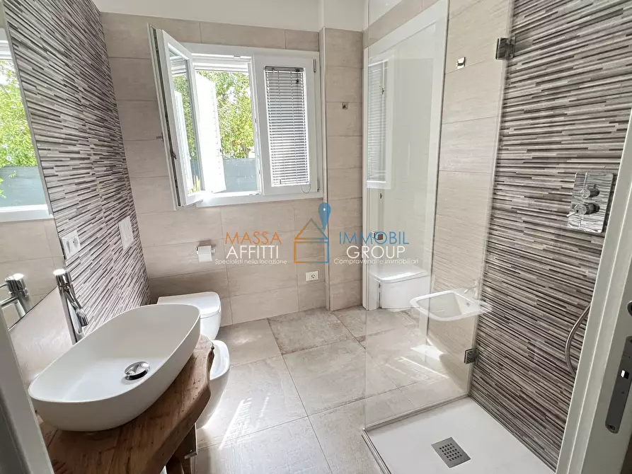 Immagine 36 di Quadrilocale in vendita  in Via Cateratte 81 a Montignoso