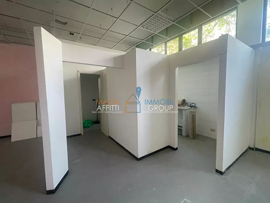 Immagine 7 di Ufficio in vendita  in Via Aurelia Ovest 177 a Massa