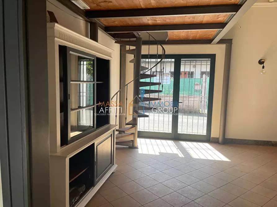 Immagine 29 di Locale commerciale in affitto  in Via Democrazia 64 a Massa