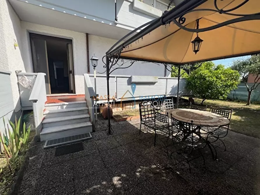 Immagine 1 di Trilocale in vendita  in Largo Quercioli 16 a Massa