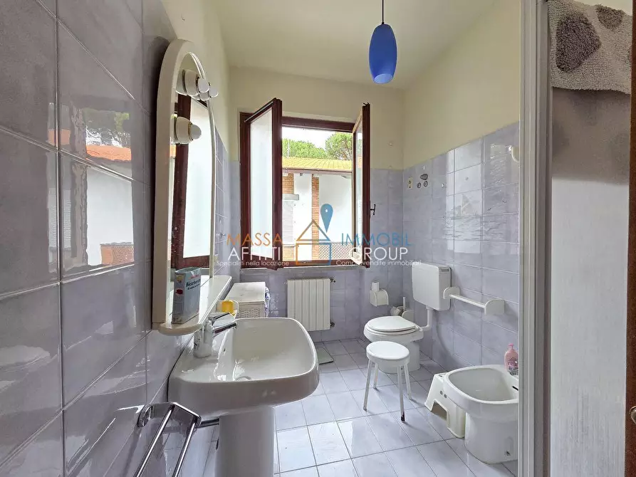 Immagine 22 di Villa in vendita  in Via dei Fortini 75 a Massa