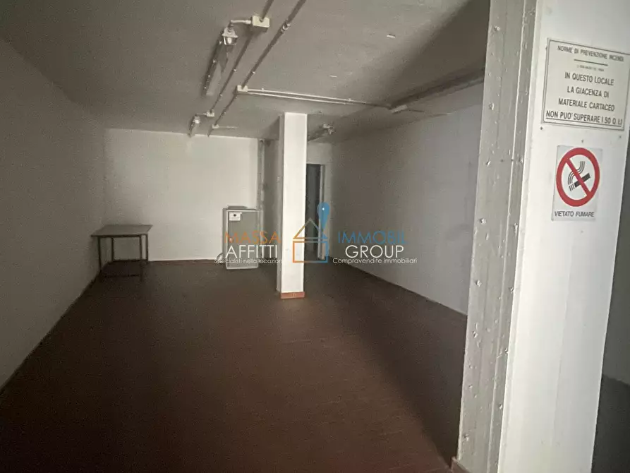 Immagine 21 di Locale commerciale in affitto  in Viale Roma 183 a Massa