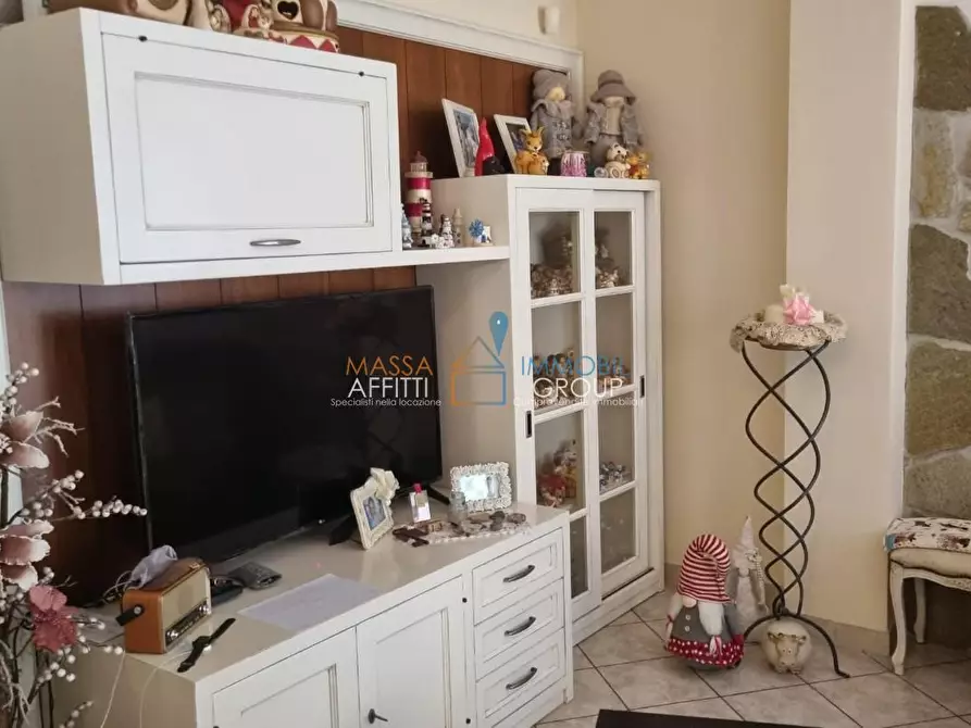 Immagine 4 di Quadrilocale in vendita  in Via Lago 37 a Montignoso