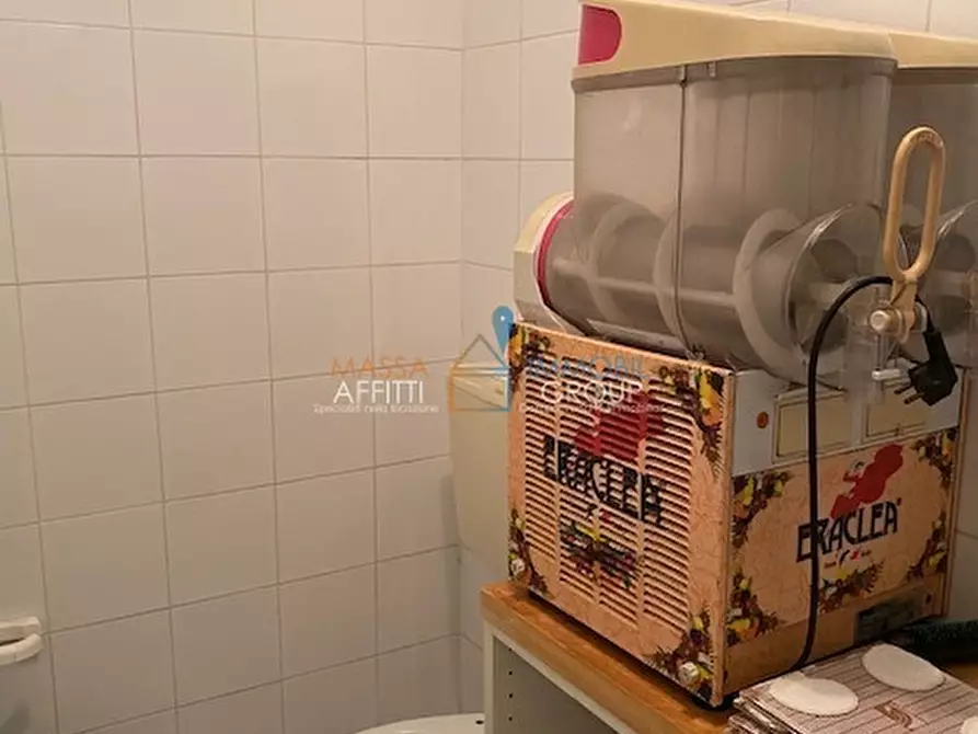 Immagine 7 di Locale commerciale in affitto  in Via Don Minzoni 1a a Carrara