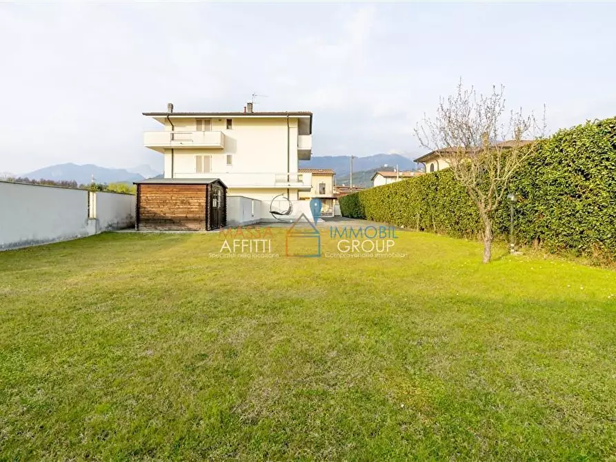 Immagine 15 di Porzione di casa in vendita  in Viale Marina 114 a Montignoso
