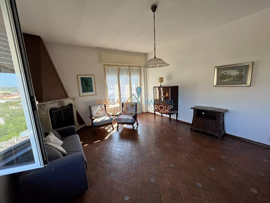 Immagine 1 di Pentalocale in vendita  in Via Giorgini G. Battista 1 a Massa
