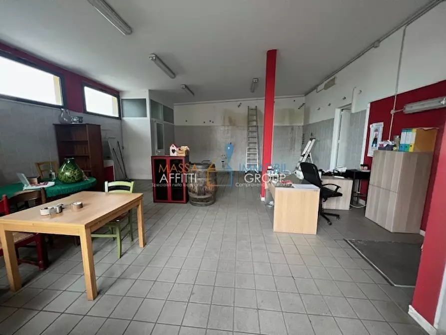 Immagine 5 di Locale commerciale in affitto  in Via del Papino 15 a Massa